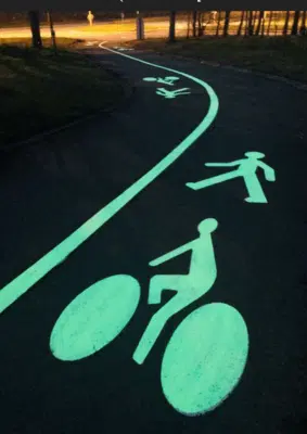 Peinture photoluminescente pour piste cyclable