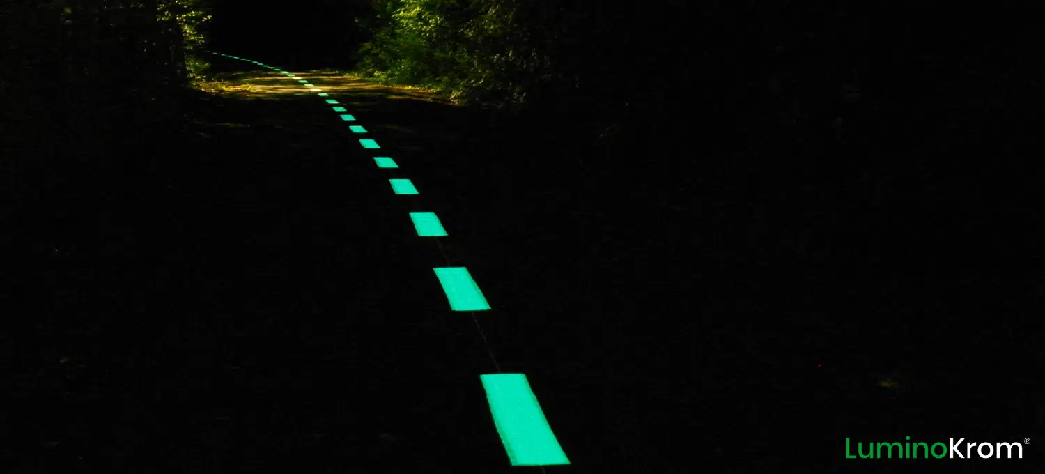 Luminescent markings to guide cyclists on a RaVeL in Namur