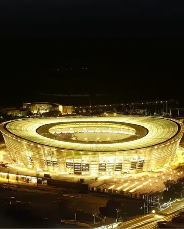 Pollution lumineuse stade en ville