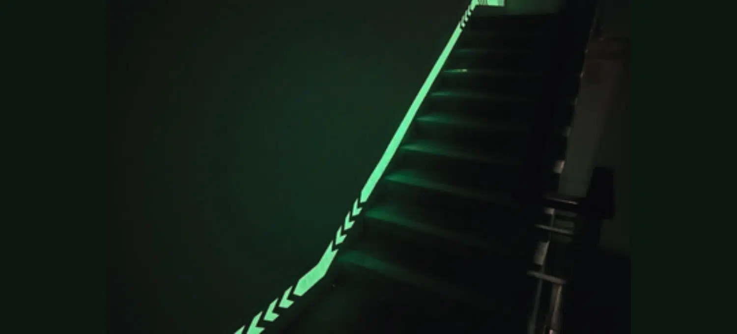visibilte-luminescente-escaliers-secours marquage luminescent escaliers secours